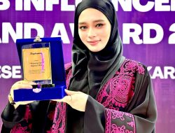 Makin Sukses! Inara Rusli Terima Penghargaan Hijab Influencer and Brand Award 2024