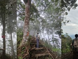 One Day Trip : Trekking Santai Ke Puncak Khayangan dan Curug Sejoli Bogor