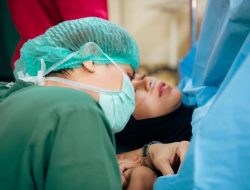 Lesti Kejora Melahirkan Anak Ketiga, Rizky Billar Ucap Syukur