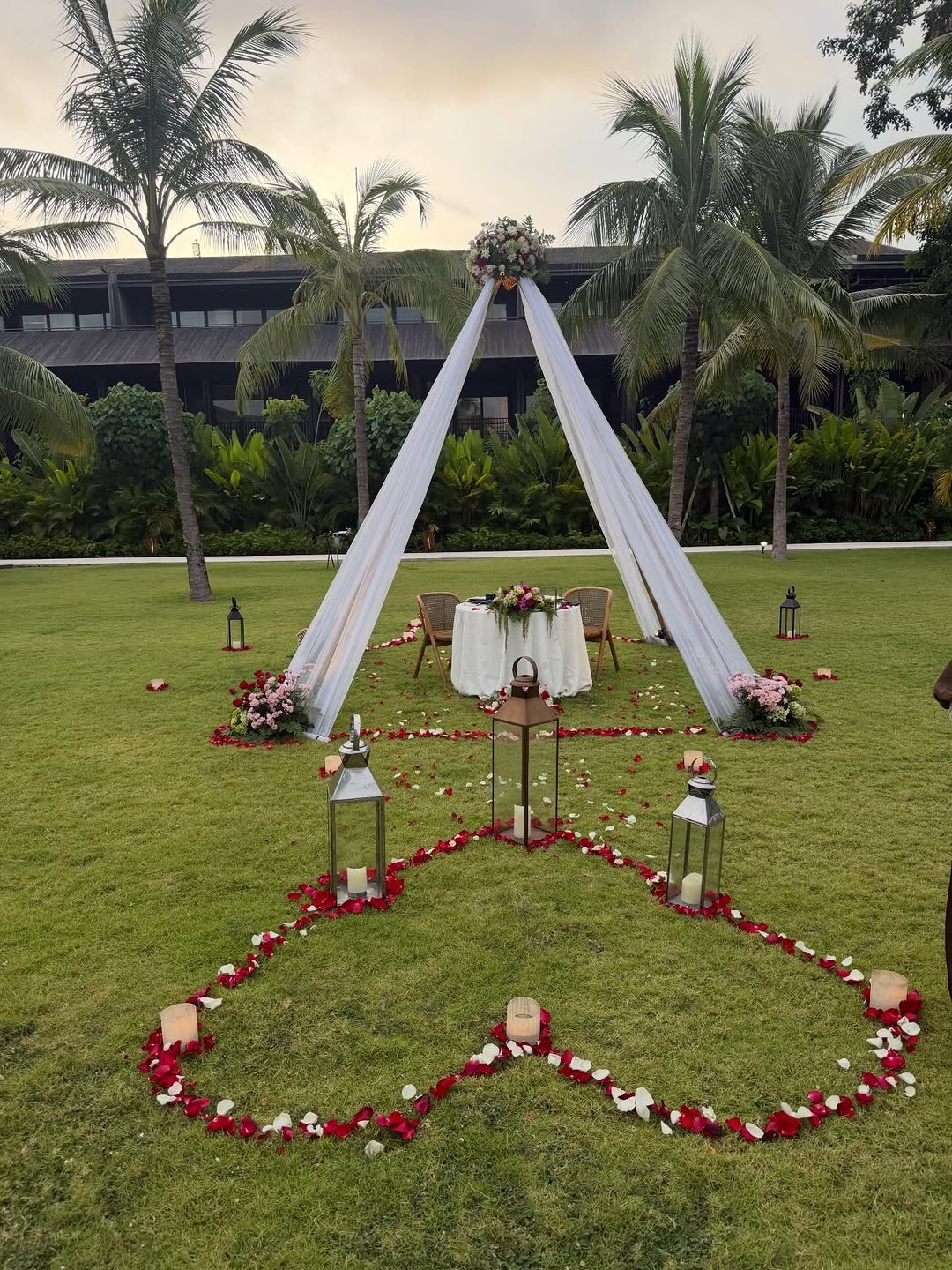 Atta Halilintar Bikin Aurel Hermansyah Terharu! Anniversary ke-5 Dirayakan Super Romantis dengan Hadiah Fantastis 1199735908